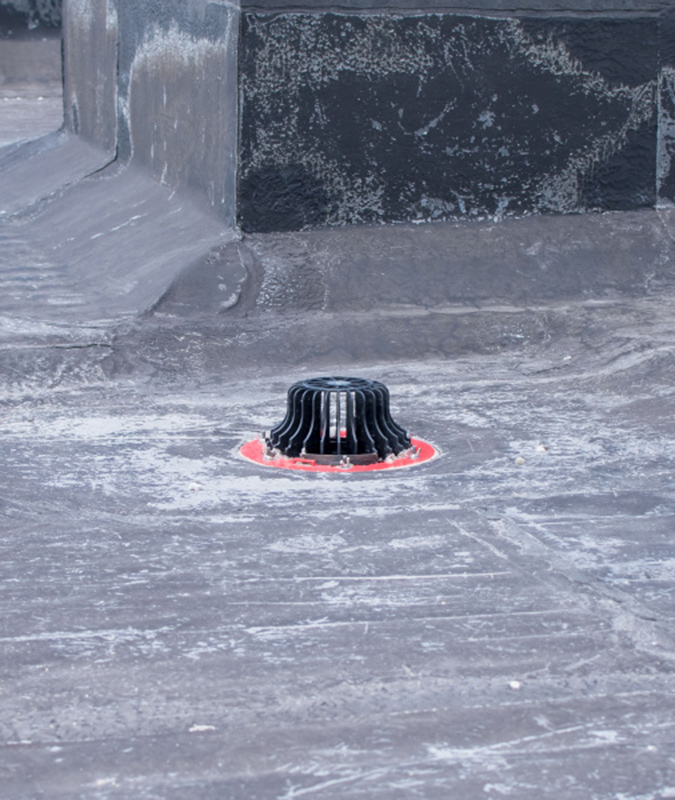 Commercial maintenance plan cleaned a drain on a rubber flat roof in Flint, MI.